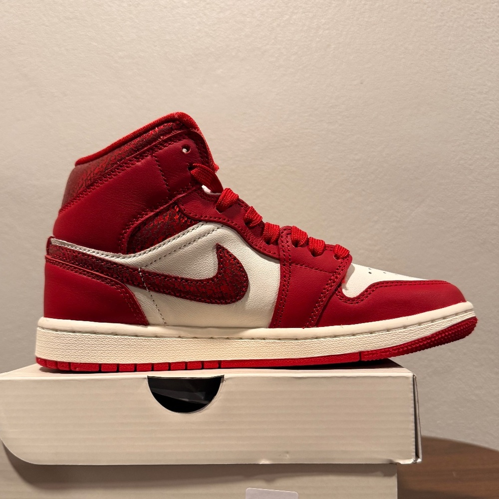 Air Jordan 1 Mid * Brand New*